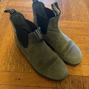 Blundstone boots 9US/6AU